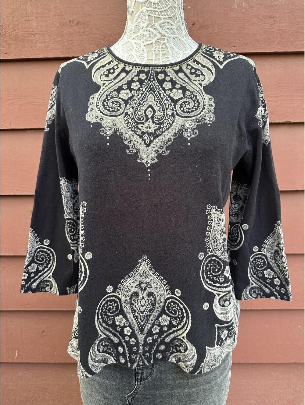 Jess & Jane Black and Cream Paisley Print Top
